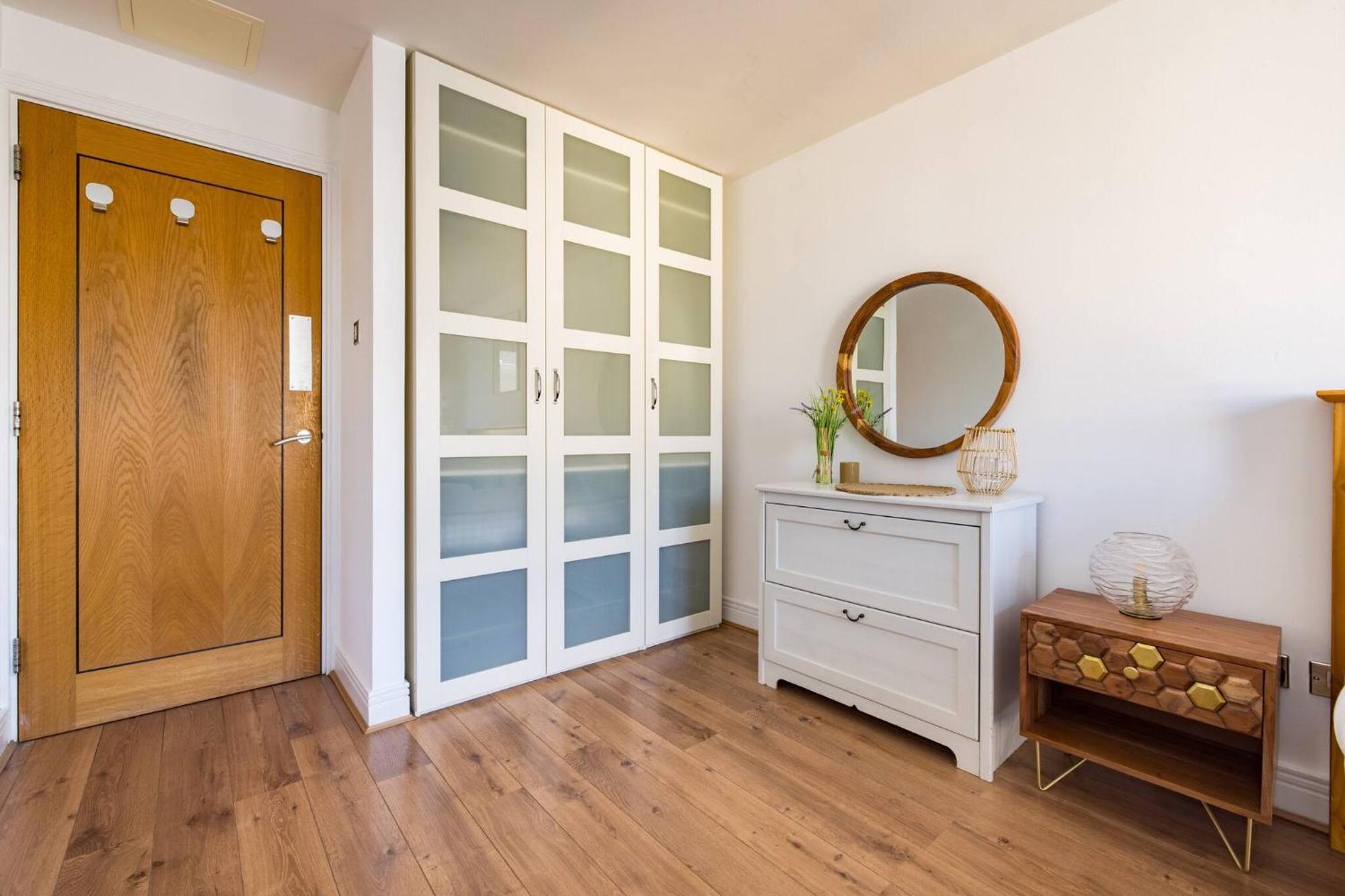 Wild Roses Service Apartments - East India Лондон Екстер'єр фото