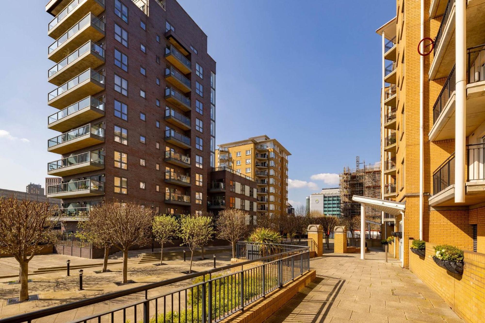 Wild Roses Service Apartments - East India Лондон Екстер'єр фото