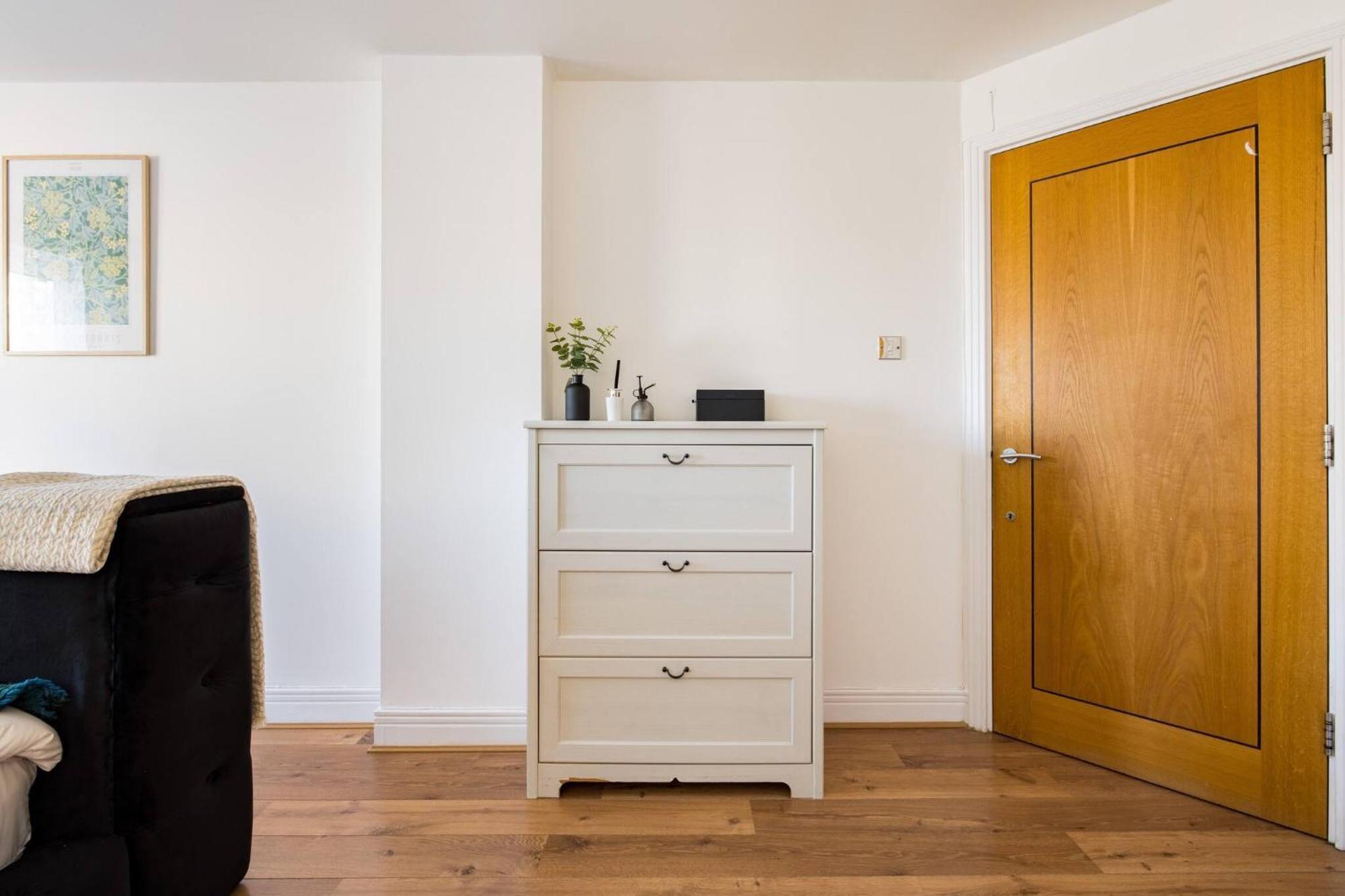 Wild Roses Service Apartments - East India Лондон Екстер'єр фото