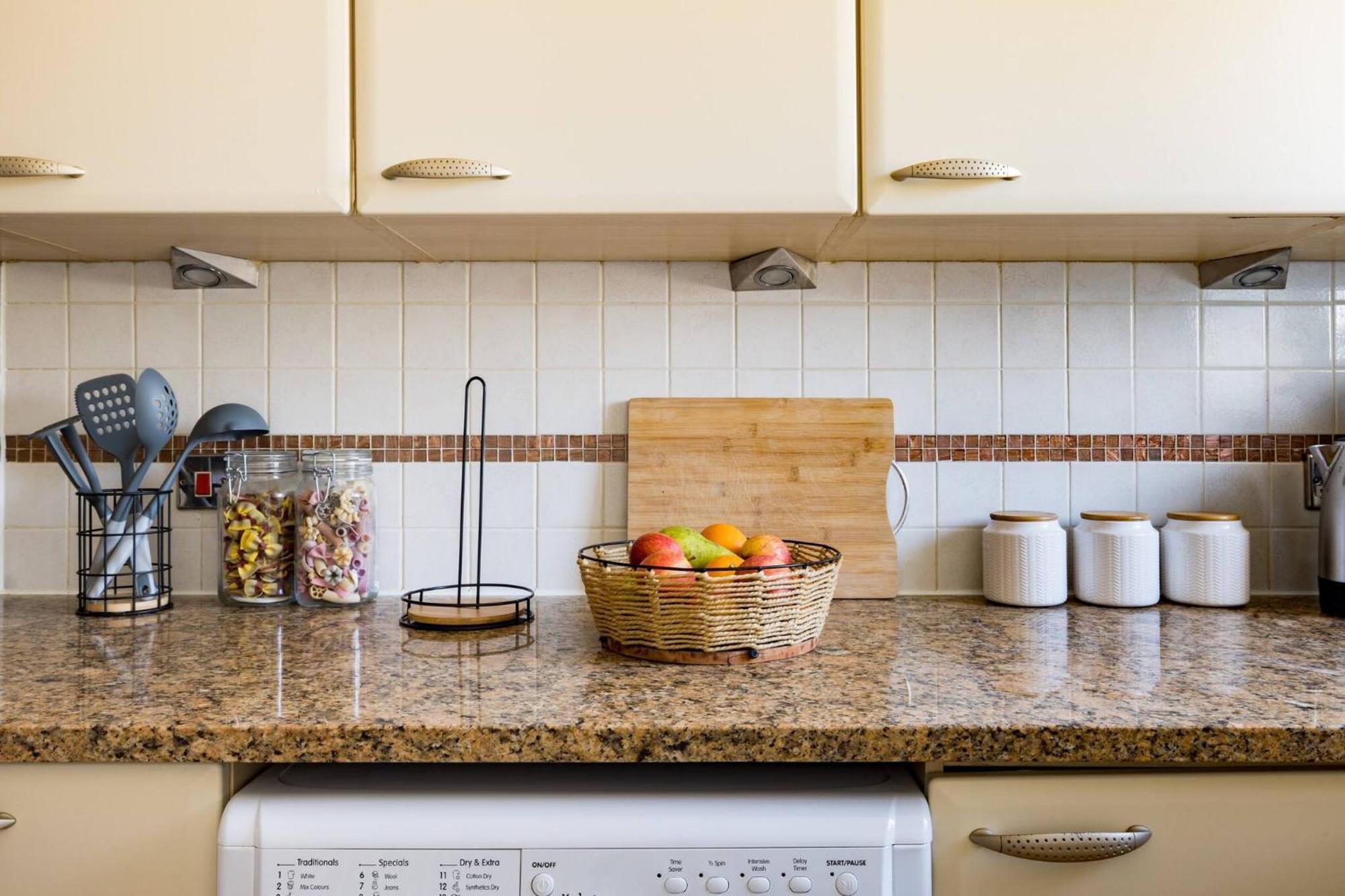 Wild Roses Service Apartments - East India Лондон Екстер'єр фото