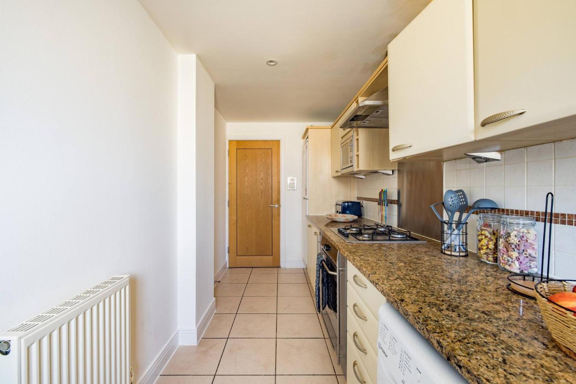 Wild Roses Service Apartments - East India Лондон Екстер'єр фото