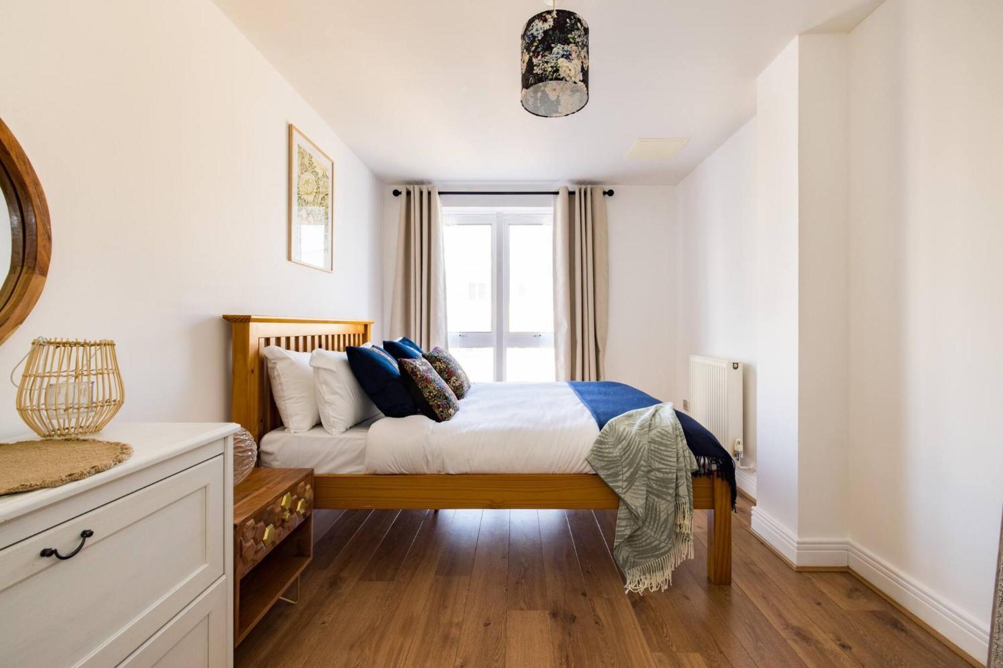 Wild Roses Service Apartments - East India Лондон Екстер'єр фото